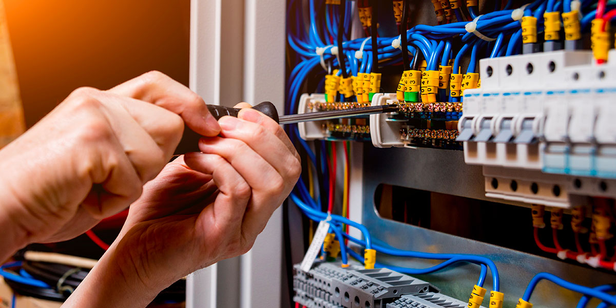 Artisans éléctriciens à Saint-Maur-des-Fossés dans le Val de Marne (94)